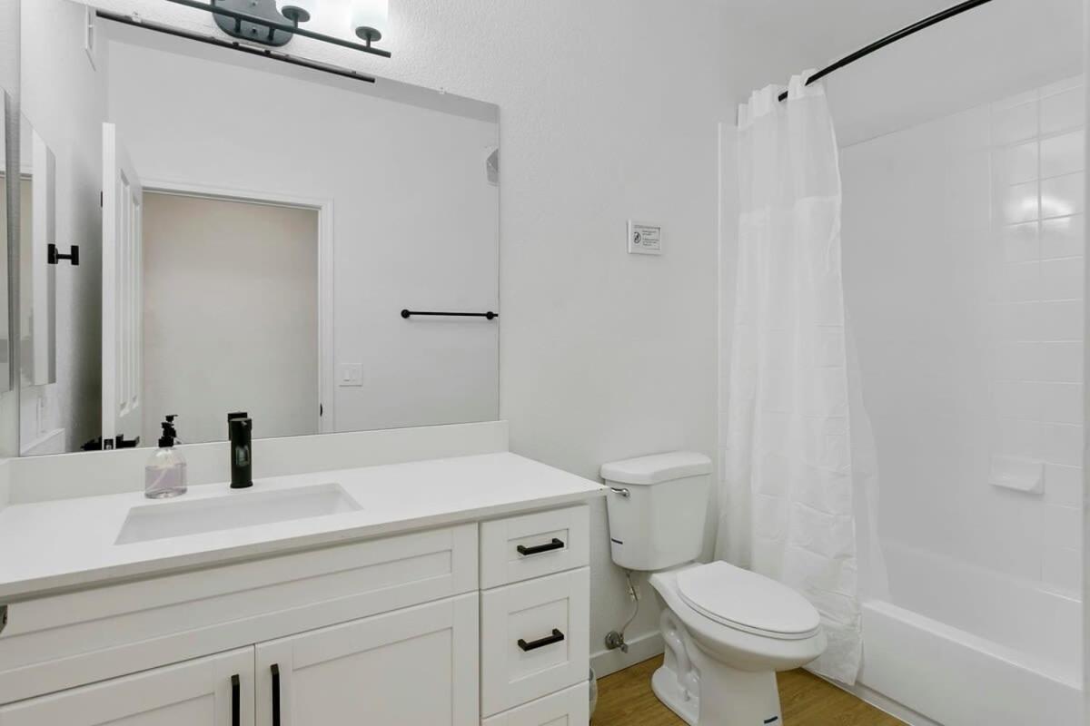 Cozysuites Glendale By The Stadium With Pool 02 Ngoại thất bức ảnh