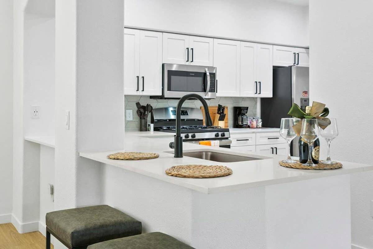 Cozysuites Glendale By The Stadium With Pool 02 Ngoại thất bức ảnh